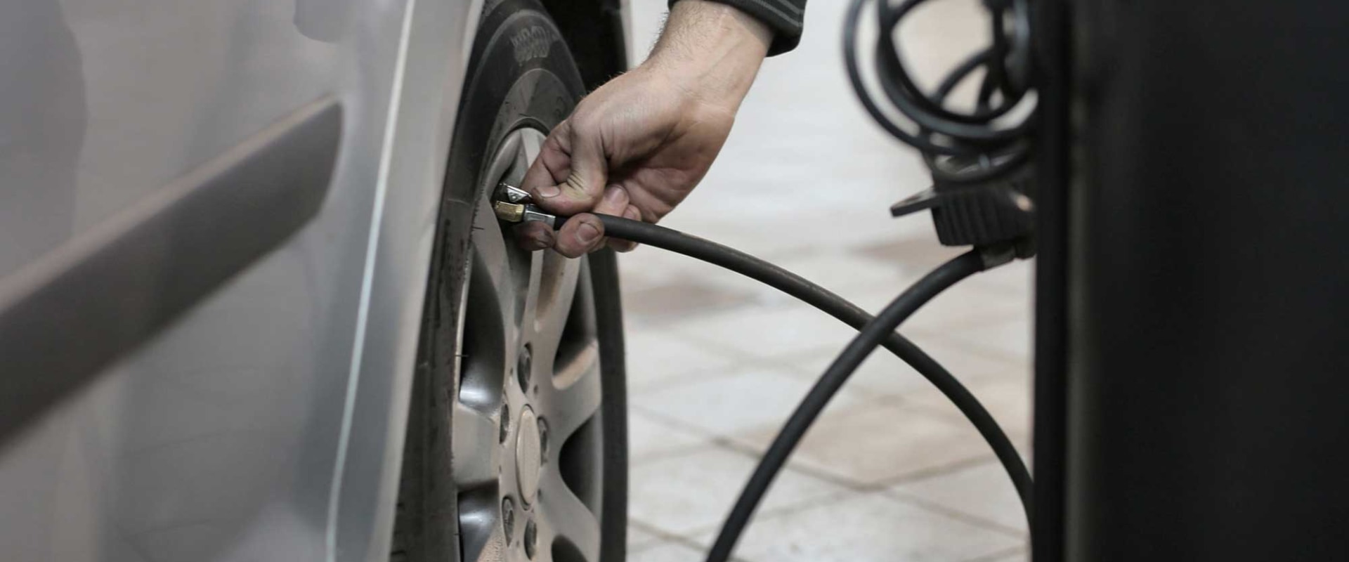 Checking Tire Pressure: A Comprehensive Auto Repair Guide
